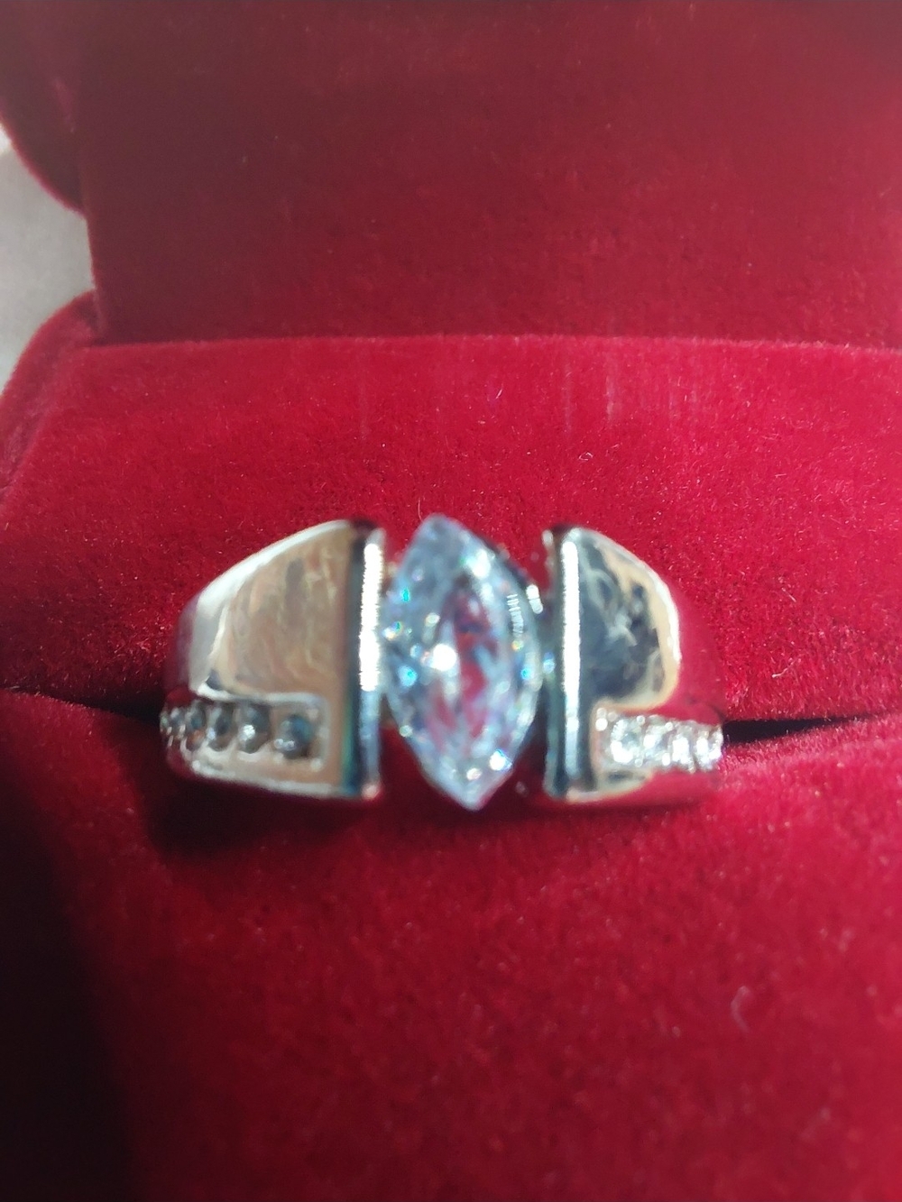 LOVELY Ringʻþ⁴ - Picture 2 of 8